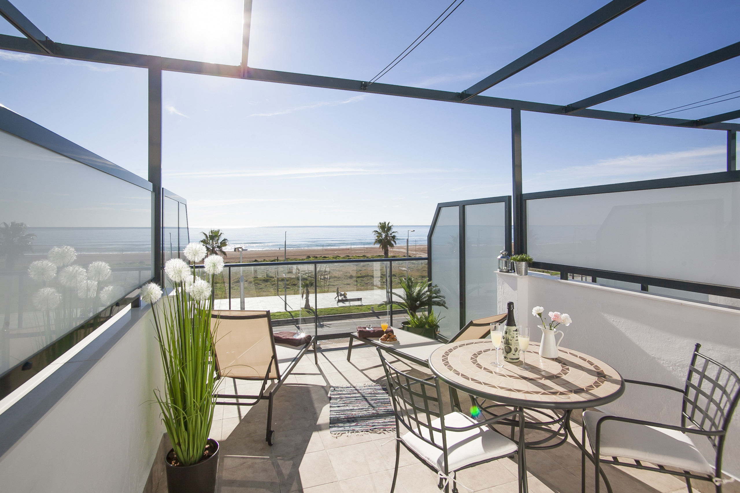 Beachfront 25 Penthouse - Apartamentos en Castelldefels