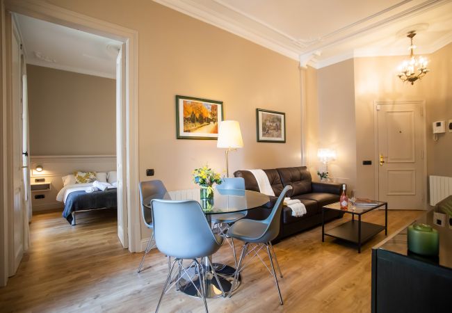 Apartment in Barcelona - Gaudi 4 Apartment