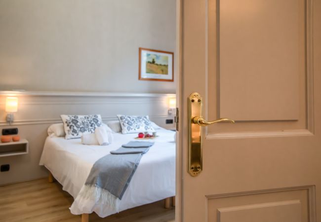 Apartment in Barcelona - Gaudi 7 Apartment Apartment in Barcelona - Gaudi 7 Apartment